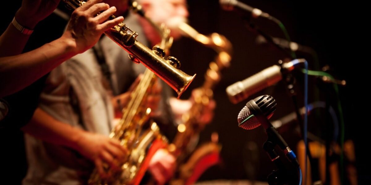 jazz-muzica-orchestra-trupa-e1699028603682.jpg - ReactMedia