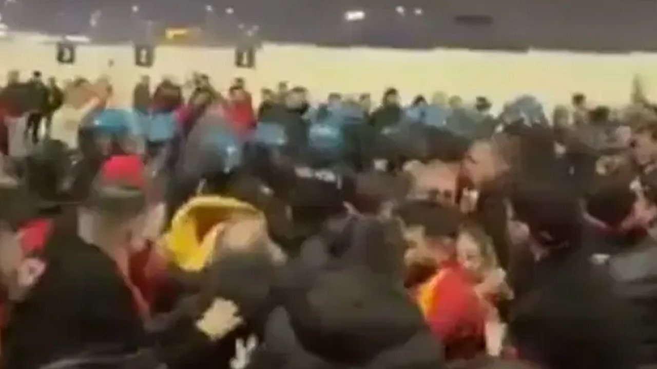 Galatasaray, în confruntare crucială cu Juventus, atmosfera tensionată la stadionul din Torino Galatasaray se pregătește pentru un meci de foc în UEFA Șampioni, întâlnind astăzi, în deplasare, echipa italiană Juventus