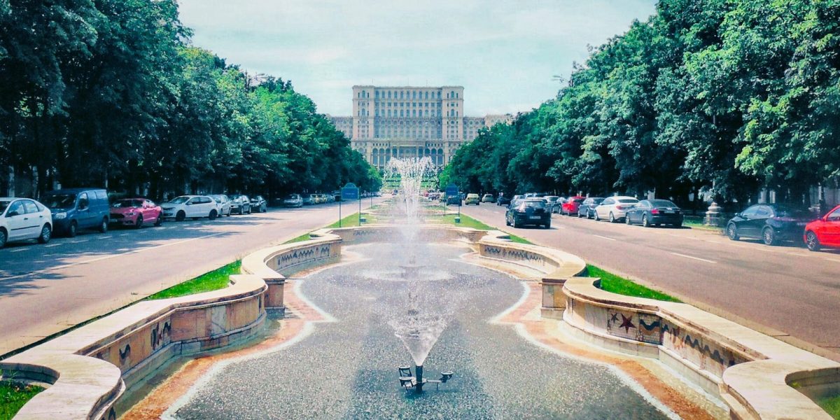 katie-moon-uyRbvQWW6J0-unsplash-1-e1770204254558.jpg - ReactMedia