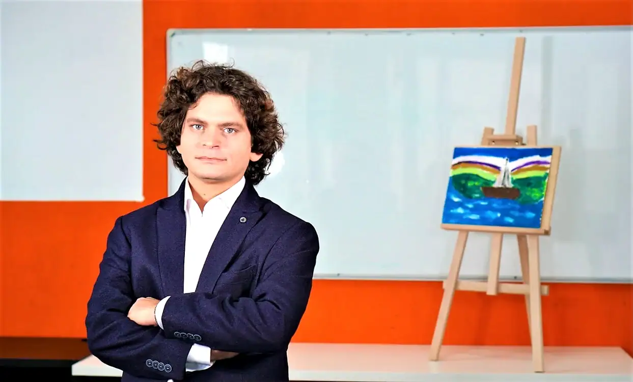 Condamnat la aproape 8 ani de închisoare pentru viol și agresiune sexuală, fostul „antrenor al geniuților” rămâne înPenalty Cristof Lajos, cunoscut în mediul educațional ca fiind „antrenorul de genii”, a fost condamnat definitiv la o pedeapsă de 7 ani și 10 luni de închisoare pentru infracțiuni grave de natură sexuală