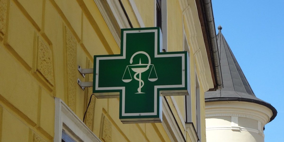 logo-pharmacy-g0c64a419c_1280.jpg - ReactMedia