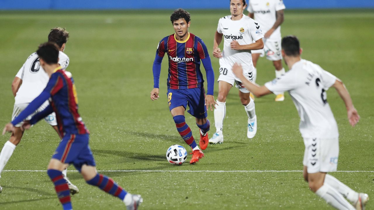 Echipa din Moldova își intensifică străduința pentru calificarea în play-off Echipa de fotbal din Moldova continuă să se bată cu determinare pentru o șansă în play-off-ul competiției, demonstrând un spirit de neclintit și abilități tehnice remarcabile pe teren