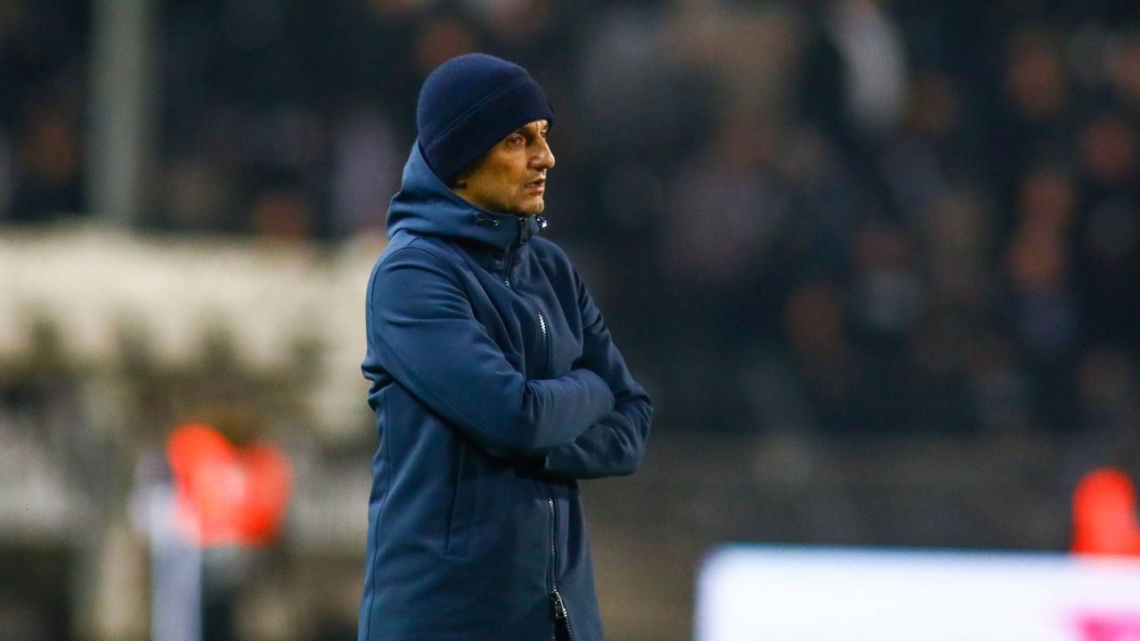 PAOK, înfrângere dezamăgitoare acasă în fața spaniolilor Echipa antrenată de Răzvan Lucescu, PAOK Salonic, a suferit o înfrângere dureroasă în prima manșă a playoff-ului pentru eliminatorii Conference League, pierzând cu 1-2 în fața spaniolilor de la Real Betis