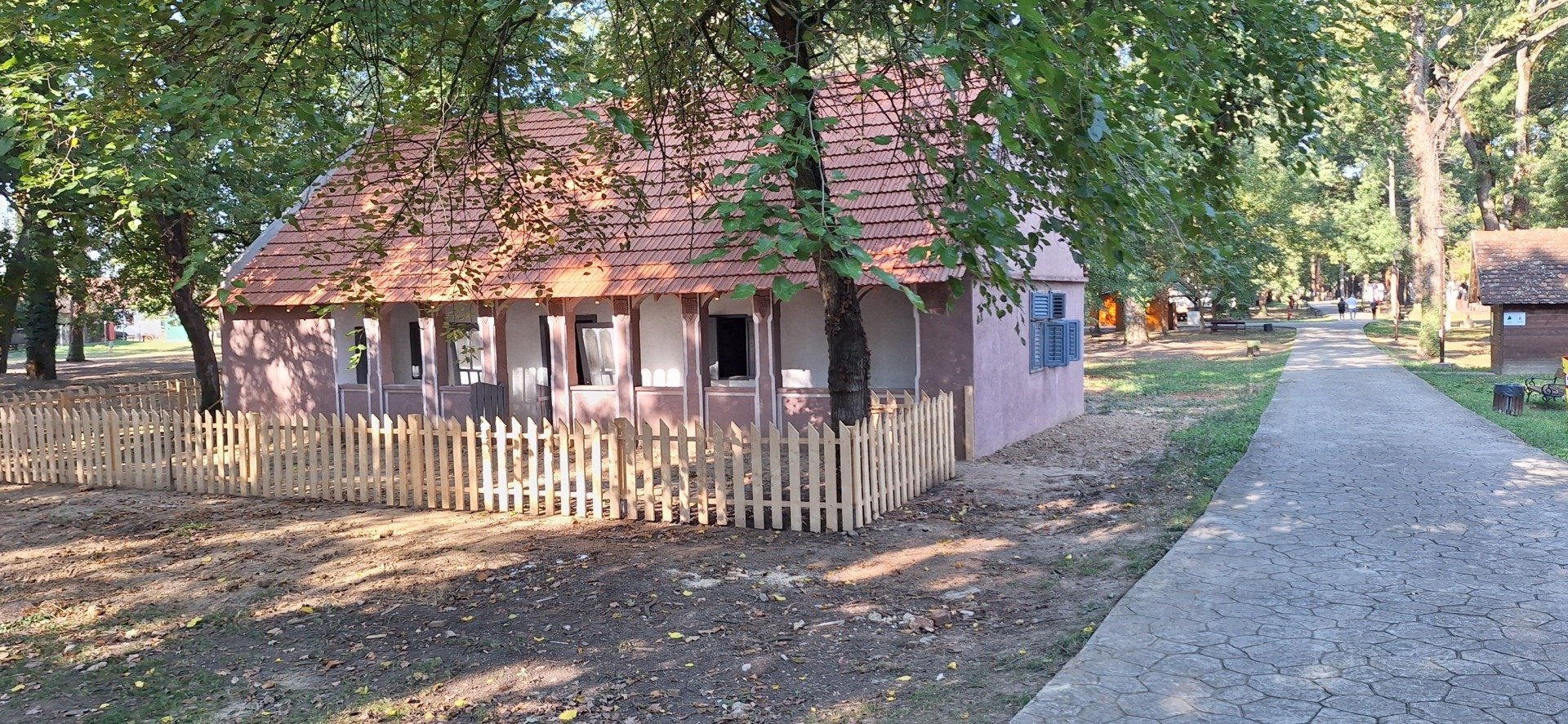 Președintele Consiliului Județean Timiș răspunde criticilor angajaților Muzeului Satului Bănățean, într-un context tensionat care a determinat implicarea autorităților centrale în gestionarea situației