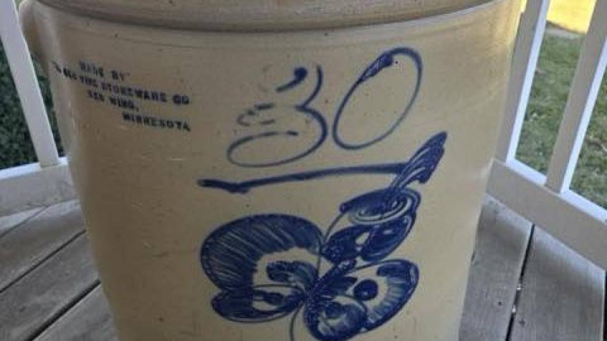 Femeia care a câștigat 32.000 de dolari dintr-un vas vechi de 20$