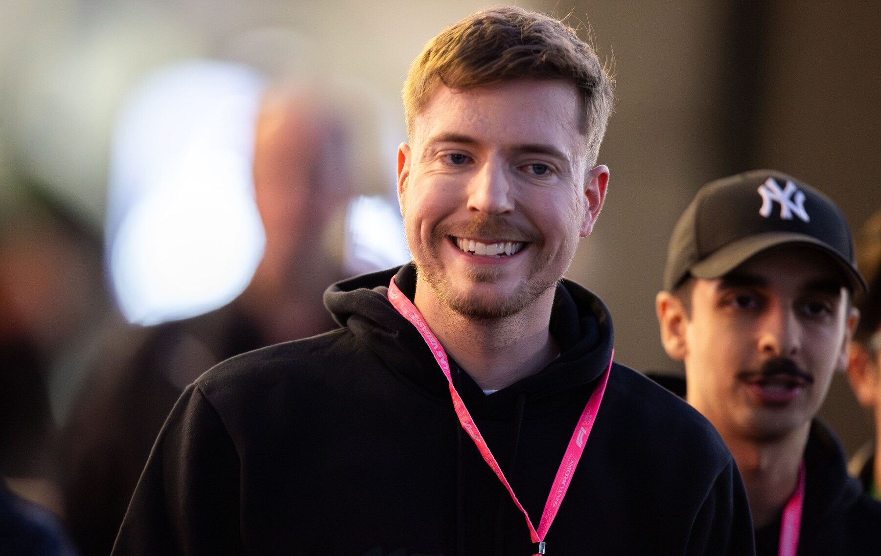 Cel mai urmărit YouTuber din lume achiziționează banca online Step, cu peste 7 milioane de clienți