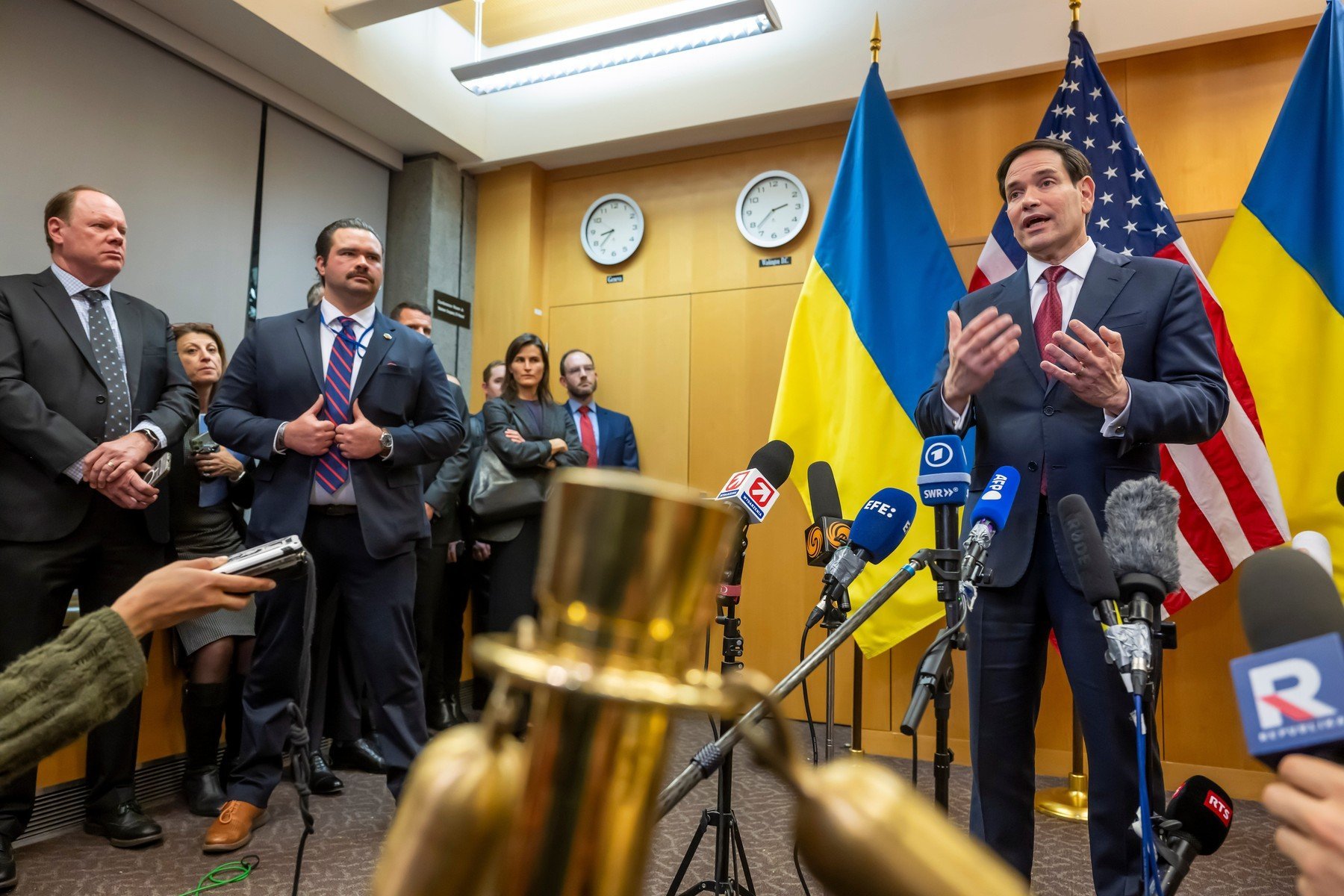 Statele Unite își reafirmă angajamentul pentru remodelarea ordinii globale, în contextul crizei europene și al tensiunilor geopolitice Diplomația americană încearcă să găsească noi aliați și să își reafirme rolul de lider în configurarea unei ordini mondiale stabile, în timp ce tensiunile din Europa și din regiunea euro-atlantică continuă să crească
