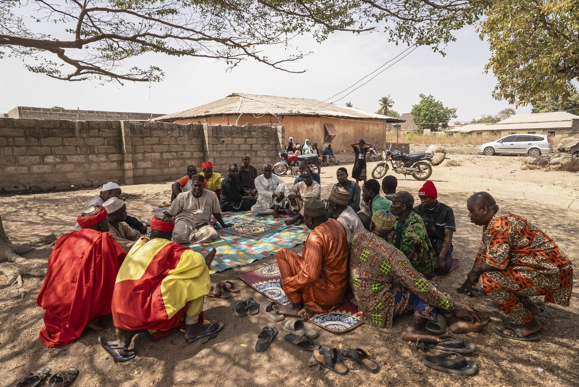 Număr mare de victime în urma unui masacru în Nigeria: cel puțin 75 de persoane ucise în satul Kwara Violențe sângeroase zguduie Nigeria, unde cel puțin 75 de localnici au fost omorâți într-un atac armat devastator care a avut loc în sate din statul Kwara