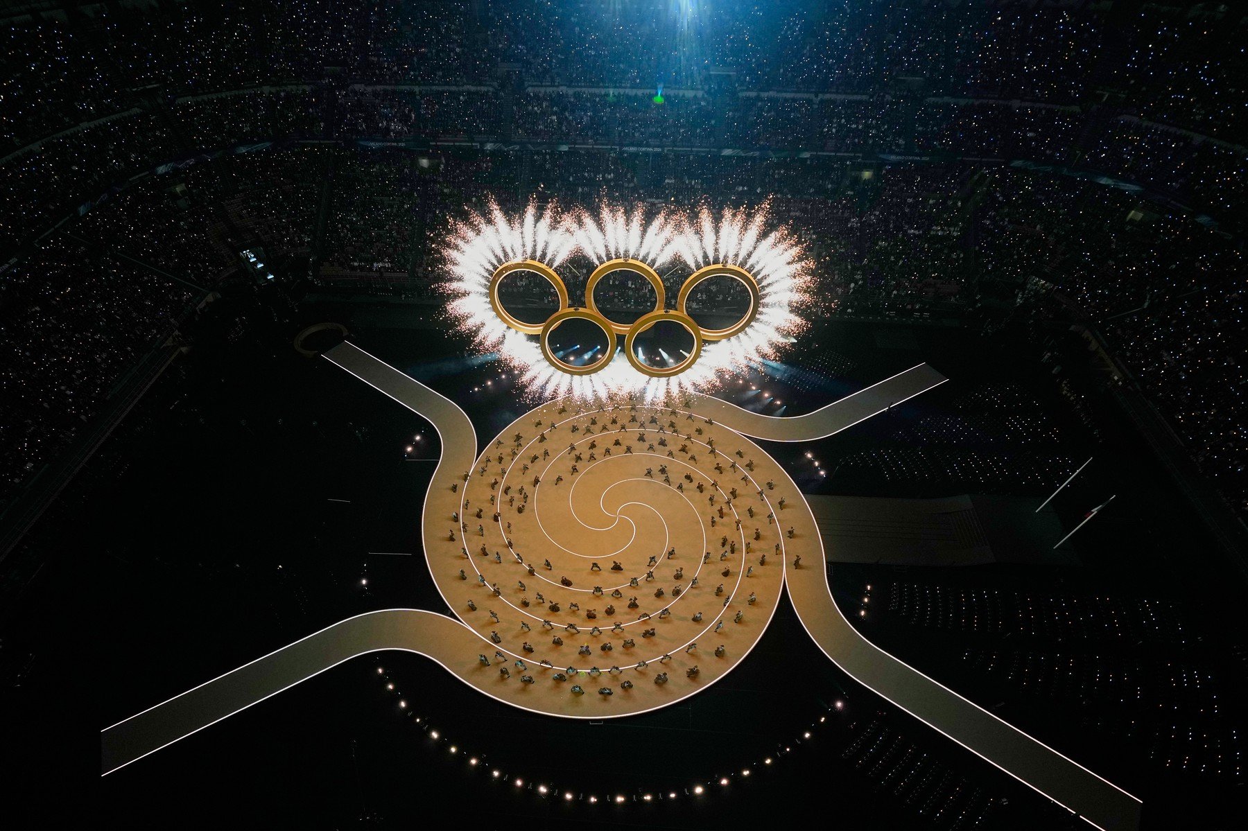 Ceremonia de deschidere a Jocurilor Olimpice de Iarnă 2026, un spectacol impresionant la Milano Ceremonia de deschidere a Jocurilor Olimpice de Iarnă de la Milano-Cortina a captivat audiența pe 6 februarie 2026, în cadrul unui eveniment grandios desfășurat pe Stadionul San Siro