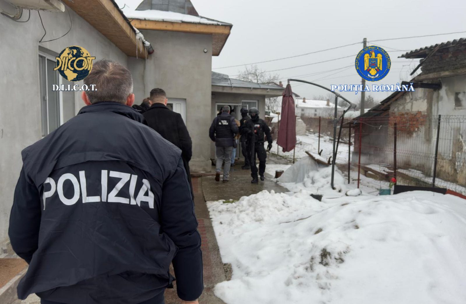 Autoritățile din România, împreună cu cele italiene, au demarat o operațiune majoră împotriva unei grupări infracționale transnaționale specializată în pirateria digitală și fraudă informatică