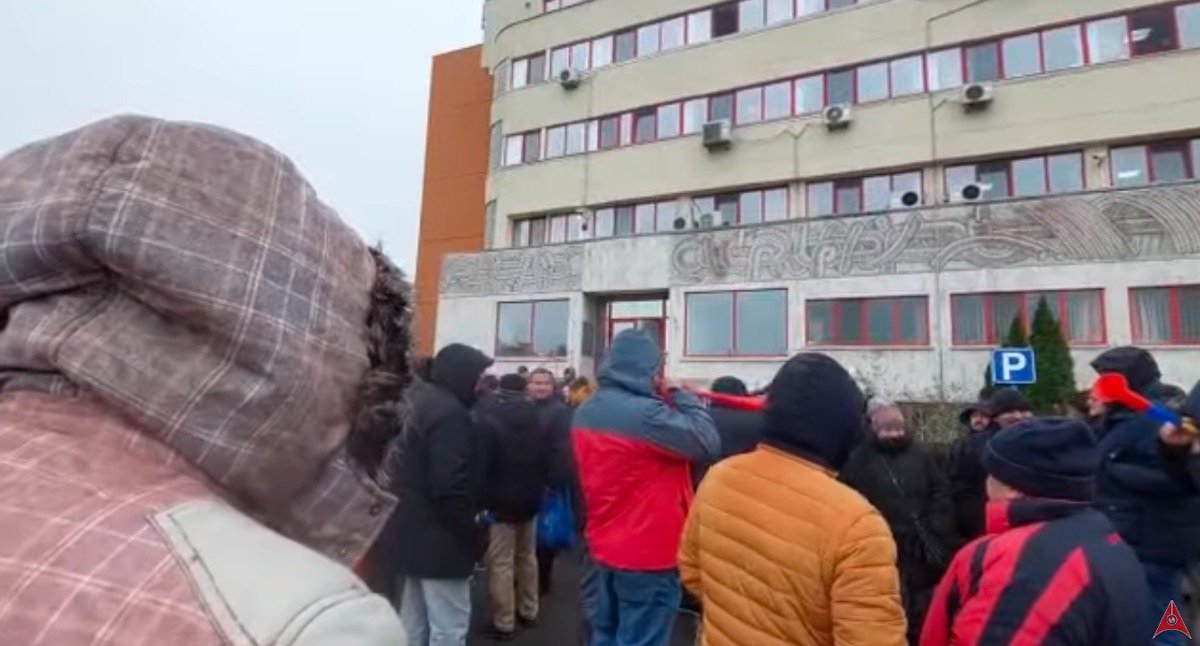 Sindicaliștii Petromidia încearcă declanșarea conflictului de muncă după refuzul unui salariu suplimentar de 1.500 lei net