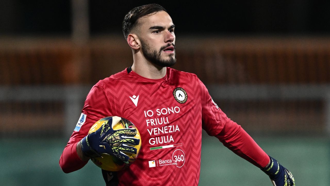 Răzvan Sava, pe cale de plecare de la Udinese Răzvan Sava, portarul român în vârstă de 23 de ani, a dispărut din lotul echipei Udinese în ultimele două meciuri din Serie A, ceea ce a ridicat semne de întrebare cu privire la viitorul său la clubul italian