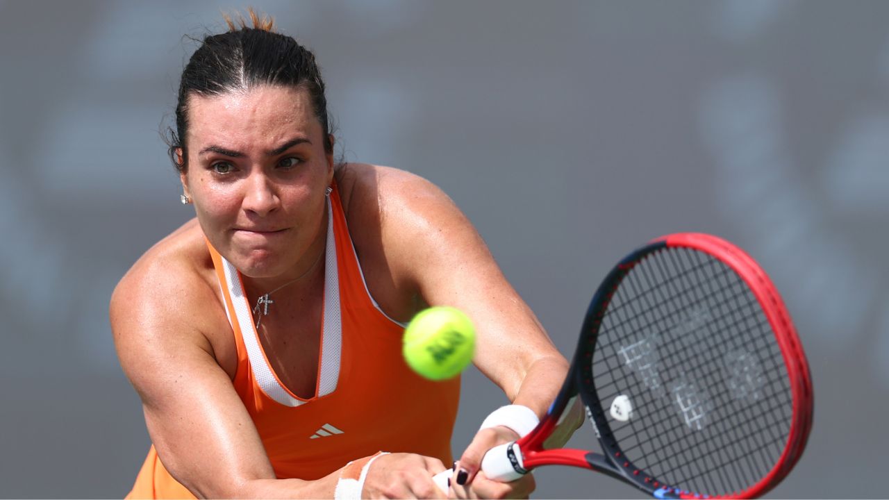 A treia „rachetă” a României, în formă maximă în Emiratele Arabe Unite România se poate mândri cu o reprezentantă de top la competițiile internaționale, iar recent, una dintre jucătoarele de elită ale țării noastre a demonstrat încă o dată că are potențialul necesar pentru a urca și mai sus în clasamentul mondial