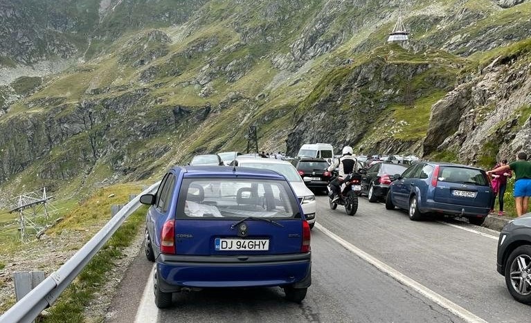 transfagarasan-masini-ambuteiaj.jpg - ReactMedia
