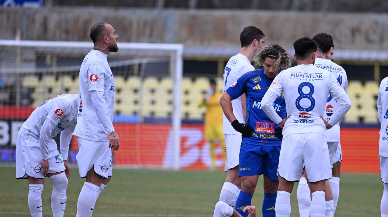 Unirea Slobozia și Farul Constanța: Duelul pasiunii pe terenul de fotbal Unirea Slobozia și Farul Constanța se pregătesc să ofere un spectacol remarcabil în cadrul Superligii