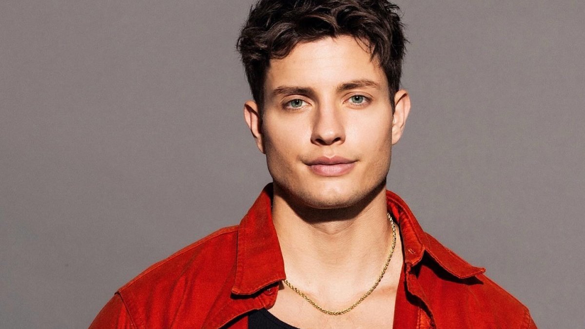 Comedianul și actorul american Matt Rife, cunoscut pentru umorul său și pentru prezența carismatică pe scenă, a decis să pună capăt speculațiilor legate de intervențiile estetice
