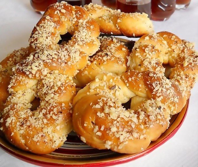 Mucenicii, simbol al tradiției creștine și al sărbătorii de 9 martie De mai bine de două milenii, mucenicii reprezintă nu doar o delicatesă de neuitat pentru părinți și bunici, ci și un simbol al credinței și sacrificiului