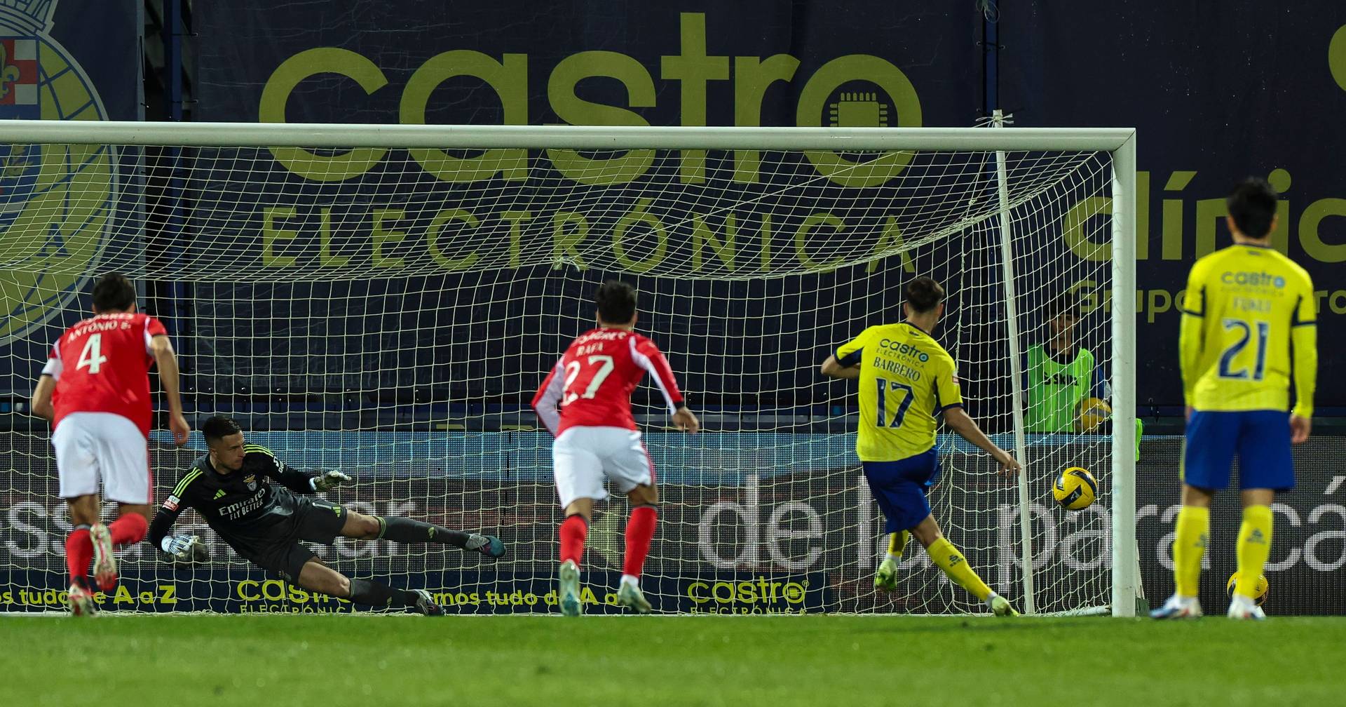Ivanovic aduce victoria Benfica la Arouca, în ultima clipă