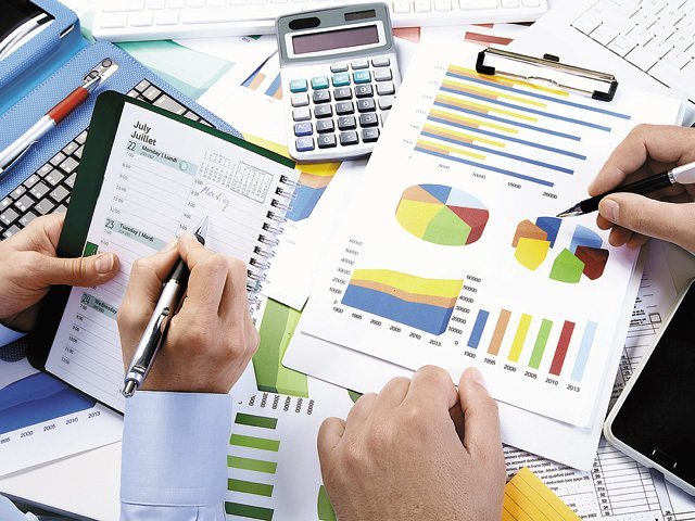 Economia României a înregistrat o creștere de doar 0,7% în anul precedent, însă ultimele luni au semnalat o deviere clară de la această tendință: în ultimele două trimestre, Produsul Intern Brut s-a contractat, marcând astfel intrarea efectivă în recesiune tehnică