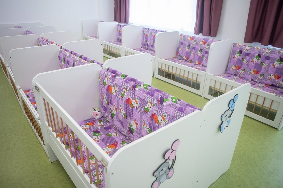 O creșă din municipiul Botoșani, recent au fost închise temporar pentru a preveni răspândirea unor probleme de sănătate, după ce mai mulți copii au fost internați cu simptome de vărsături și stări de greață