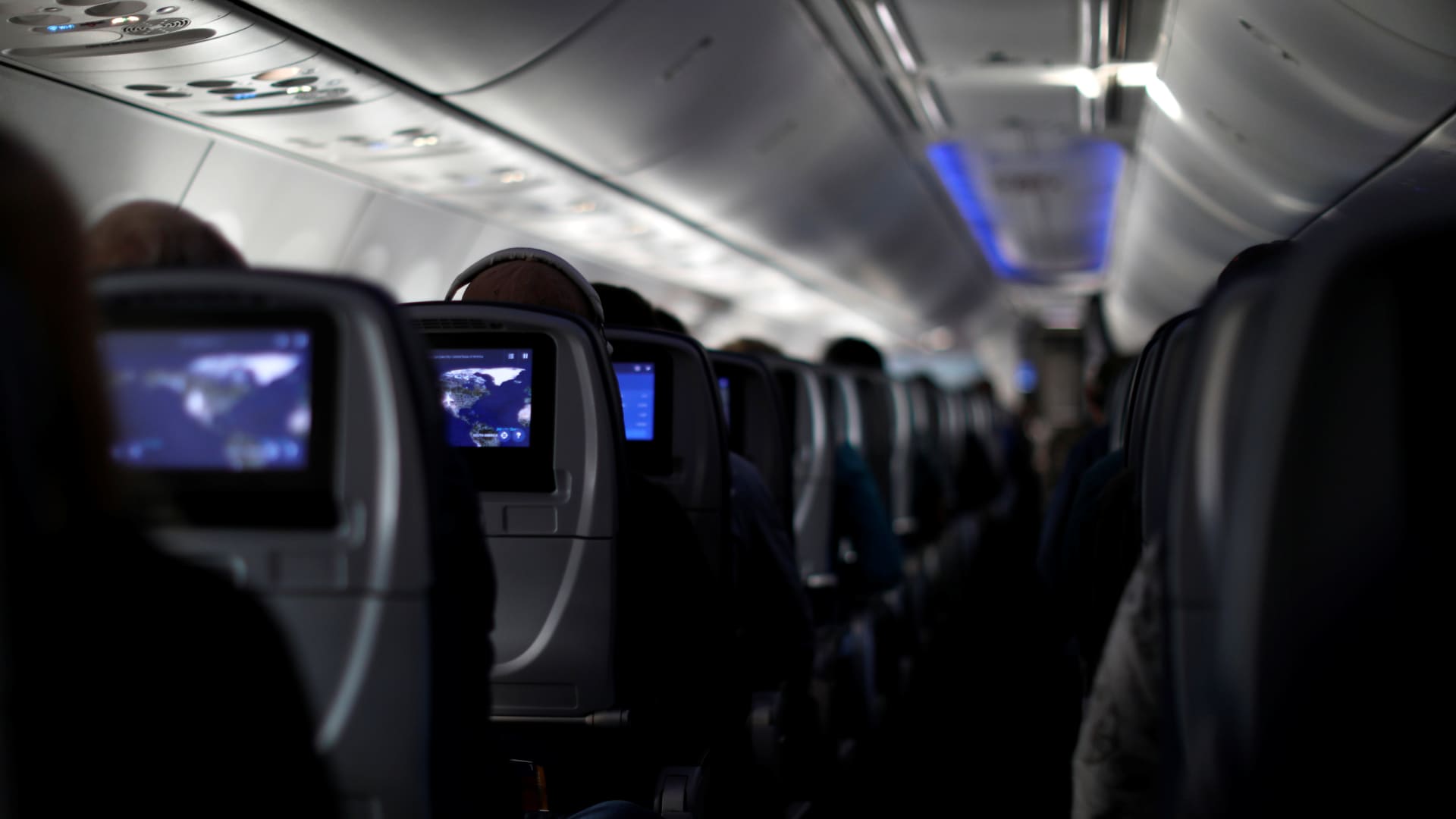 Inovație în aviație: Delta Airlines va oferi internet de mare viteză pe sute de avioane, utilizând tehnologia sateliților Amazon Leo Delta Airlines marchează un nou pas în îmbunătățirea serviciilor pentru pasageri, anunțând lansarea unei campanii de modernizare a conexiunii internet la bord
