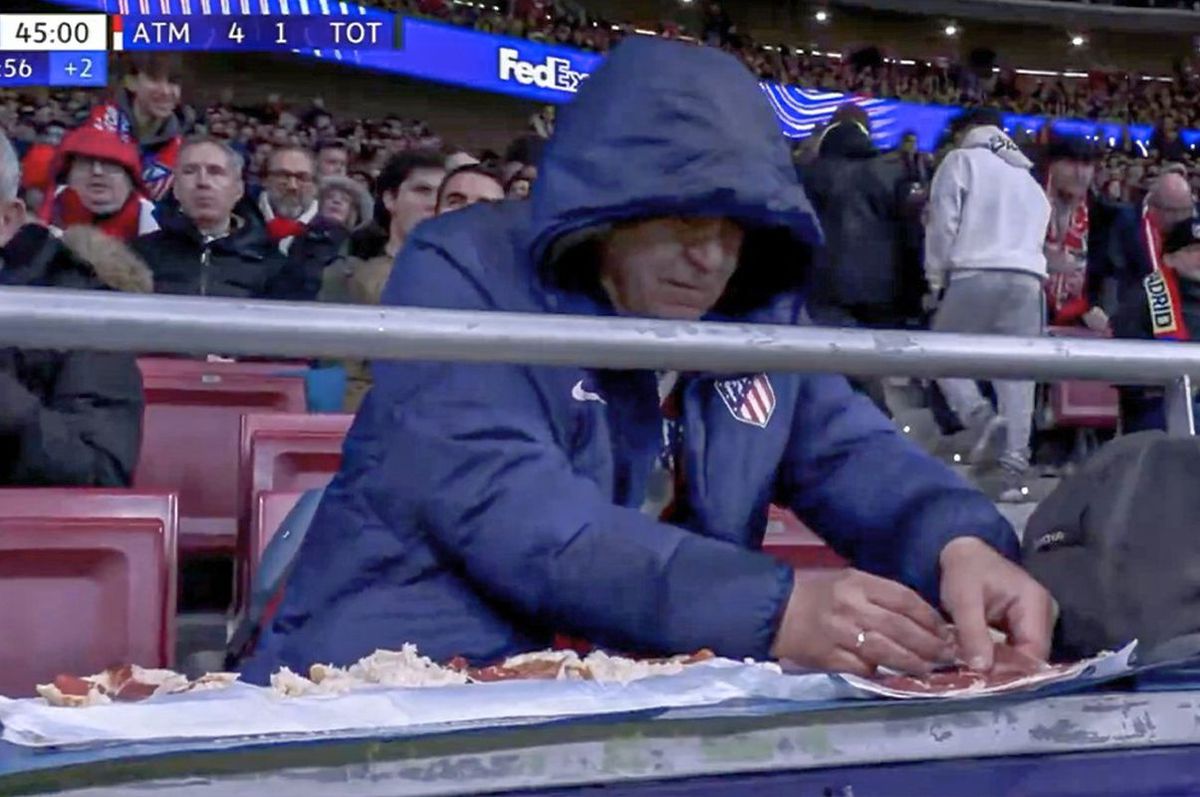 Un admirator al lui Atletico Madrid a devenit subiectul principal în timpul manșei tur a optimilor Ligii Campionilor, după ce a fost surprins pregătind sandvișuri în tribune, în timpul meciului câștigat dramatic de formația madrilenă cu scorul de 5-2 în fața lui Tottenham