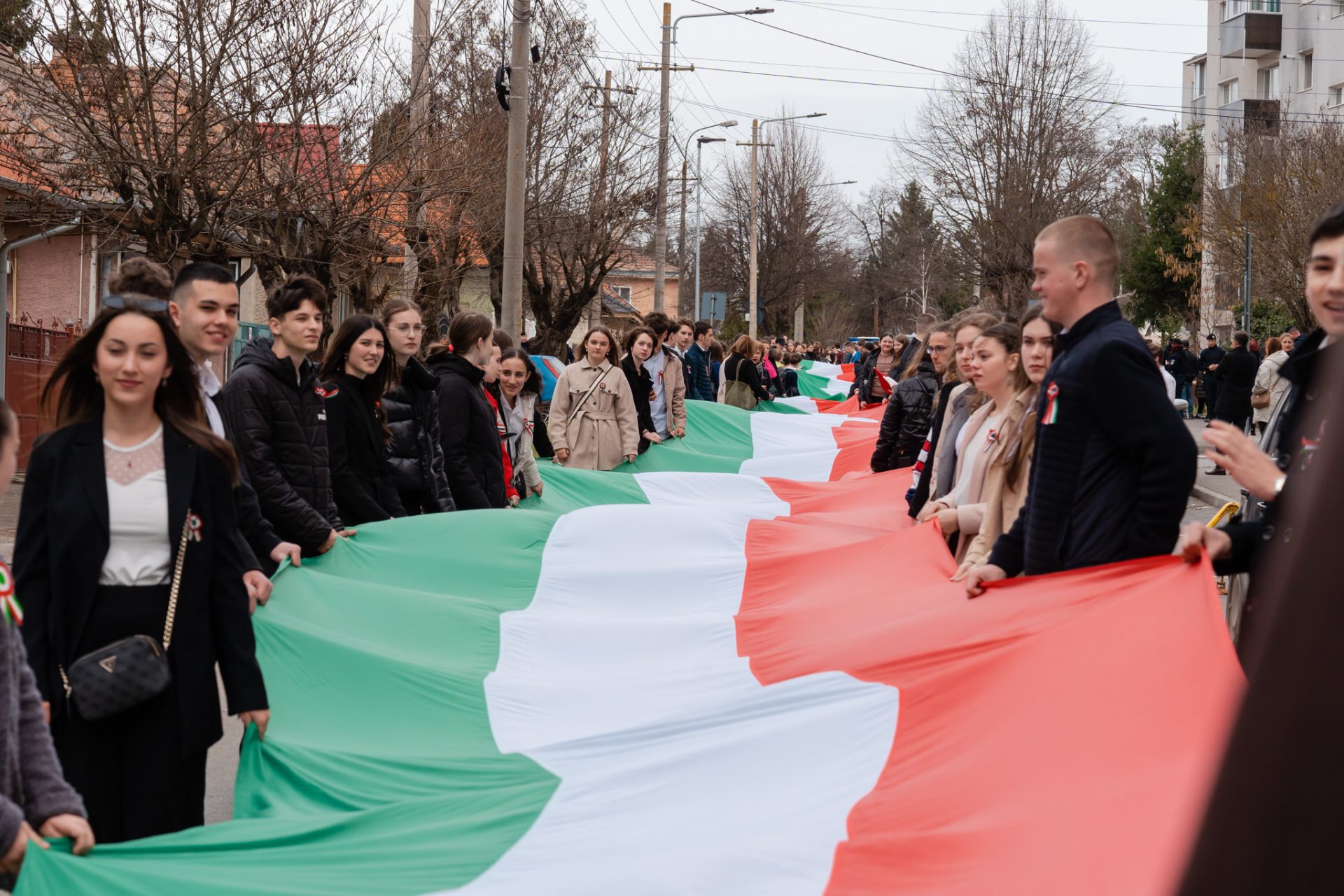 Ziua Maghiarilor de Pretutindeni, sărbătorită cu mândrie în Târgu Secuiesc, a adus zeci de mii de oameni în centrul orașului, pentru a celebra identitatea și cultura maghiarilor din întreaga lume