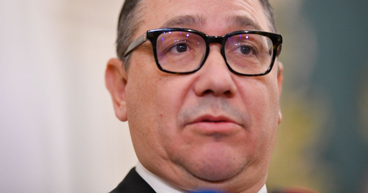 Fostul premier Victor Ponta a făcut acuzații grave la adresa ministrului de externe, Oana Țoiu, susținând că fiica sa a fost dată jos din avionul care revenea din Dubai printr-un ordin politic direct