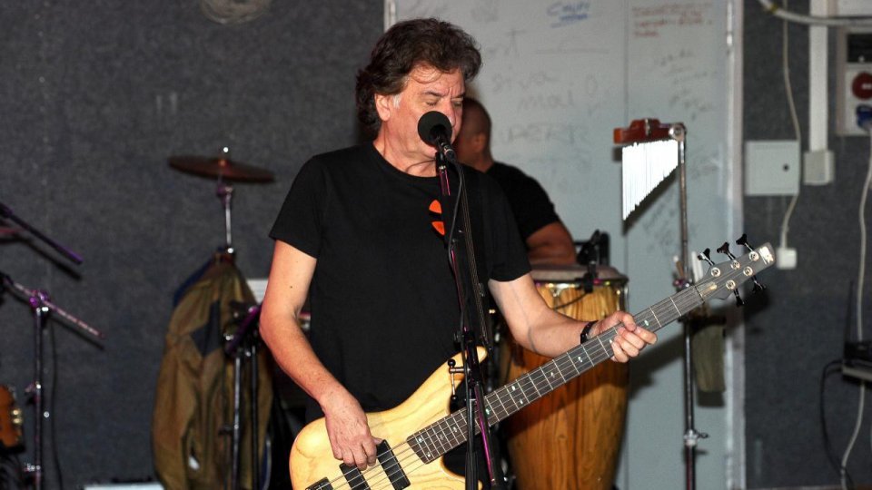 A murit Iulian Vrabete, legendara voce a trupei Holograf