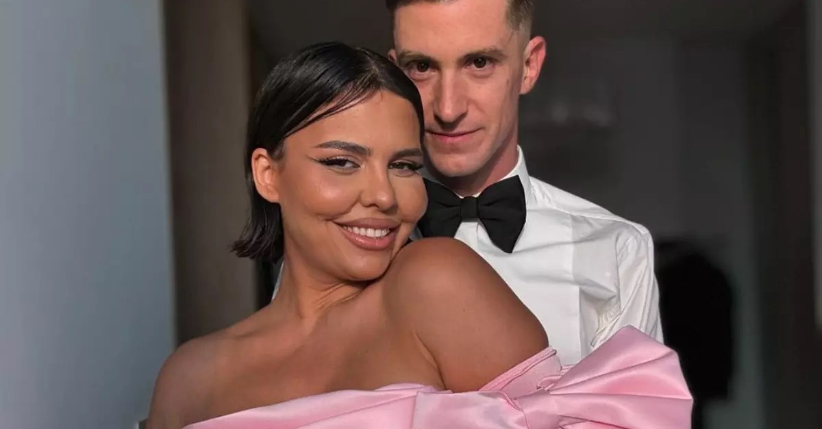 Andreea Popescu, cunoscută publicului larg drept fostă dansatoare a Deliei Matache, și soțul ei, Rareș Cojoc, au decis să pună punct unei relații de 15 ani