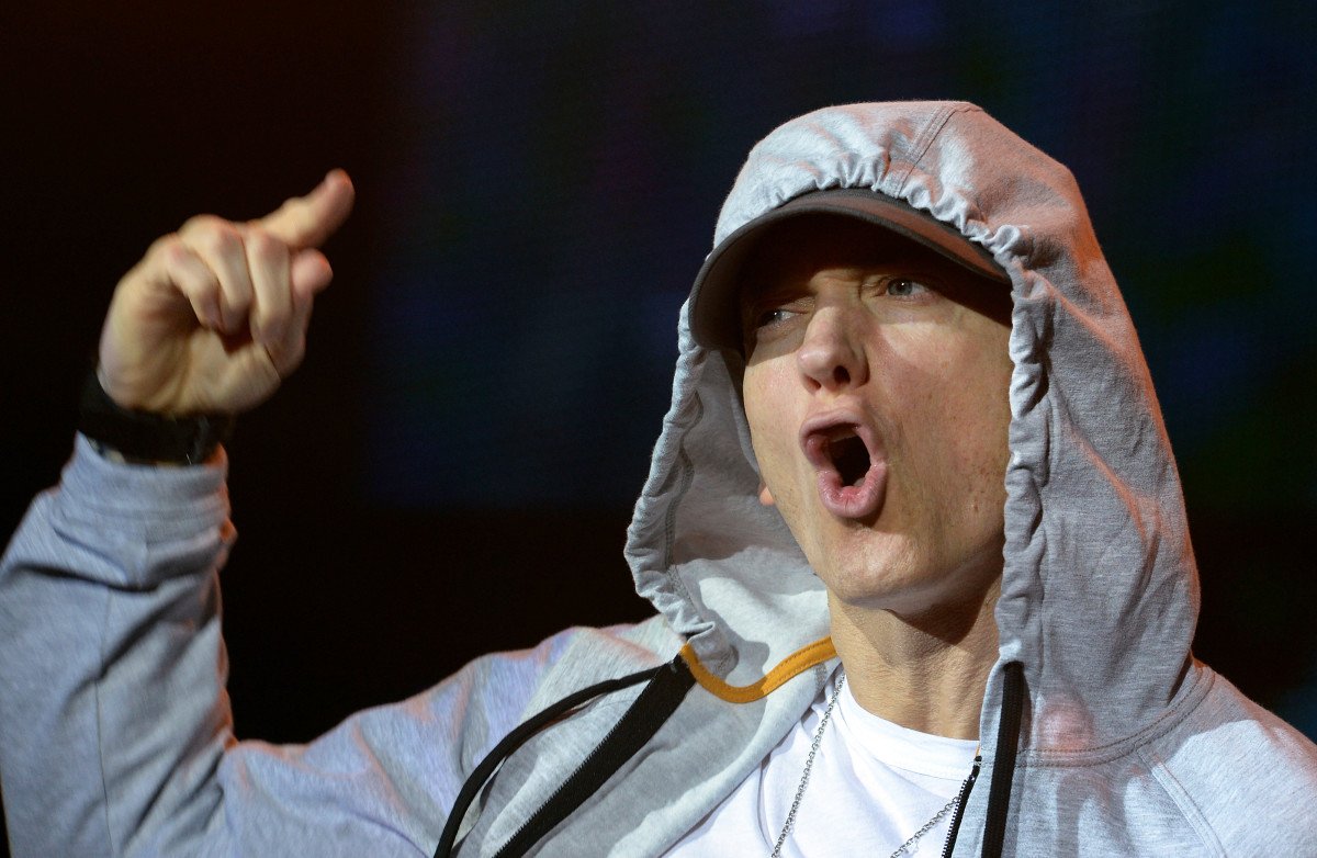 „Rap God” de Eminem, un hit mondial și unul dintre cele mai recunoscute cântece din cariera artistului, a fost recent inclus în lista neagră a muzicii, fiind numit cel mai prost cântec al decadelor 2010-2020 de către un site specializat în analize muzicale
