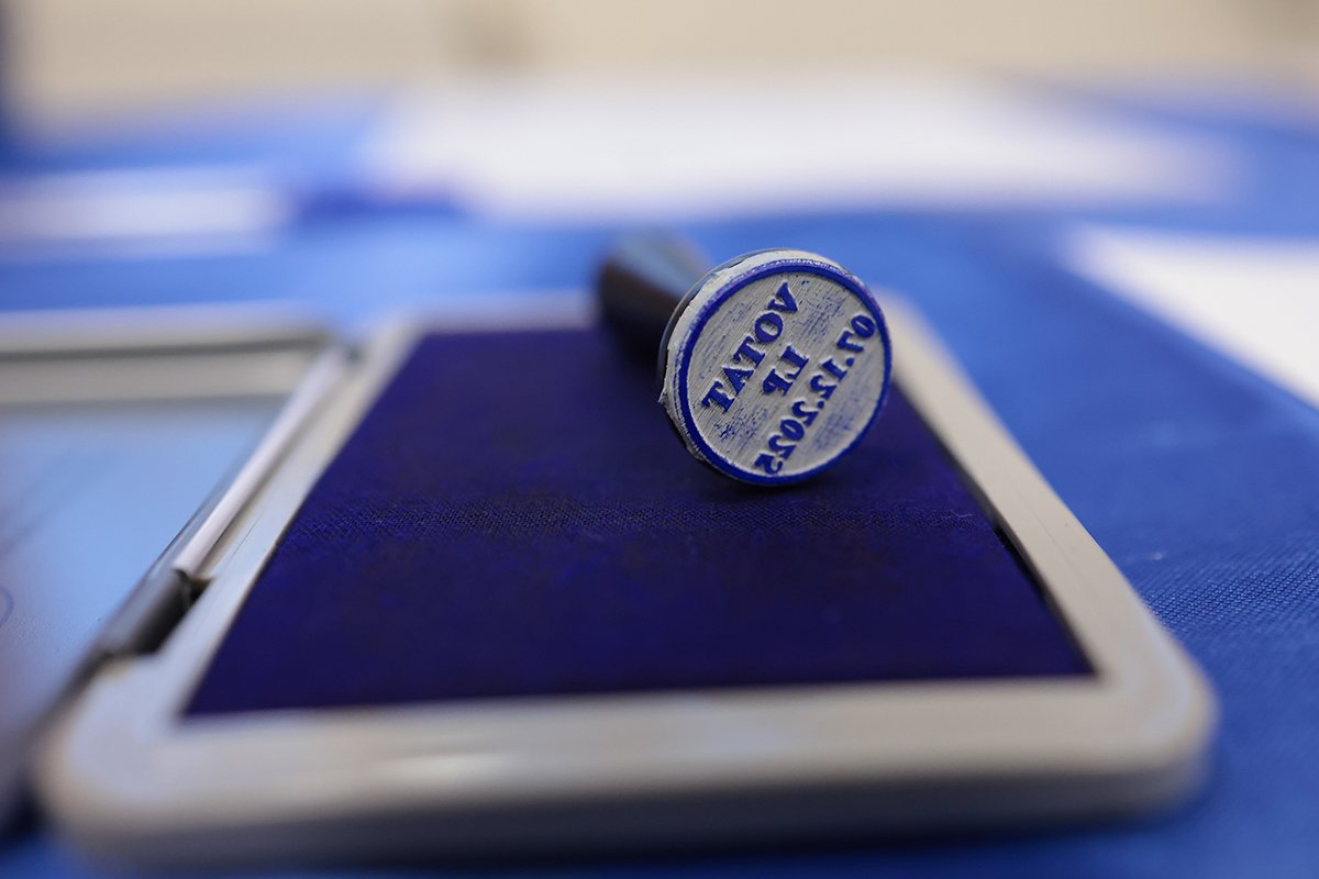 PSD își păstrează tonul conflictual chiar și în plin proces de guvernare, într-un moment în care scena politică din România pare tot mai divizată, iar încrederea cetățenilor în clasa politică declină alarmant