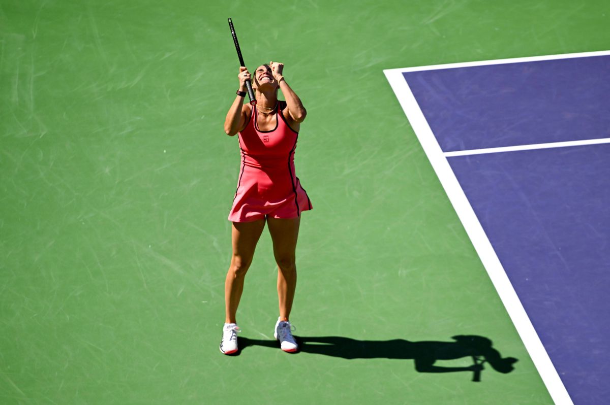 Aryna Sabalenka a câștigat pentru prima dată titlul la Indian Wells, după o finală plină de dramatism și răsturnări de situație, învingând-o pe Elena Rybakina cu scorul de 3-6, 6-3, 7-6 (6)