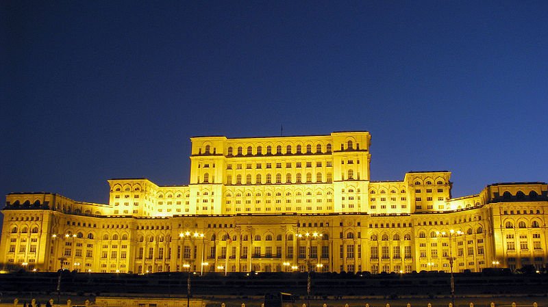 Palatul Parlamentului a devenit, marți seară, un simbol al solidarității și conștientizării pentru sănătate feminină, odată cu iluminarea sa în galben