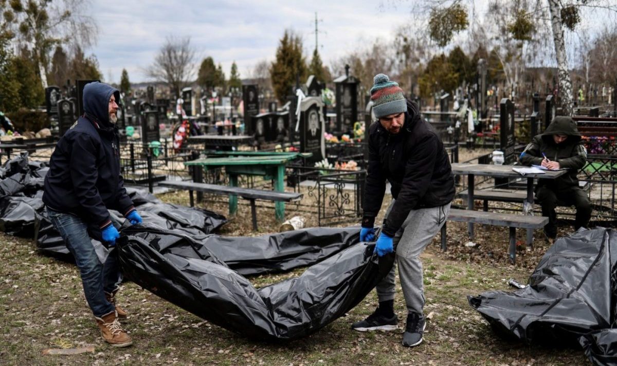 UE anunță sancțiuni dure pentru cei implicați în crimele de război de la Bucha Uniunea Europeană pregătește o serie de sancțiuni semnificative împotriva a nouă persoane acuzate de comiterea unor crime de război la Bucha, localitate situată în apropierea Kievului, unde conflictul dintre armata ucraineană și forțele ruse a dus la scene de o cruzime ieșită din comun