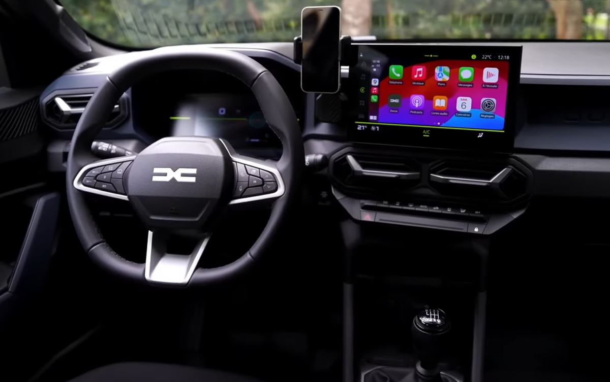 Dacia a dezvăluit oficial numele noului său crossover de dimensiuni compacte, Striker, un model despre care compania de la Mioveni vorbește că va „sparge tiparele” segmentului