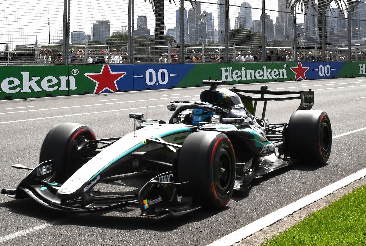 George Russell a fost cel mai rapid pilot în sesiunea de calificări de pe circuitul din Melbourne, dând semnalul unui nou sezon de Formula 1 spectaculos și plin de provocări