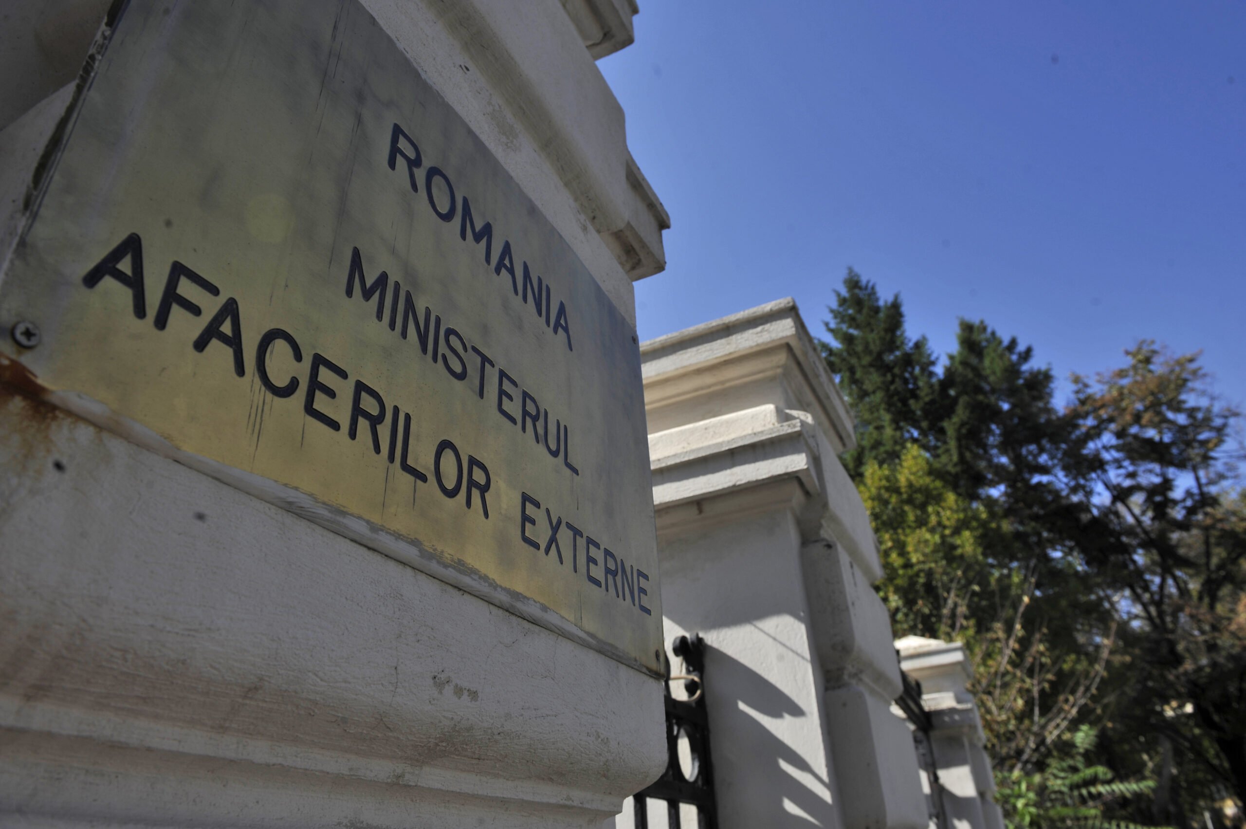 În contextul conflictului armat în intensificare din Orientul Mijlociu, Ministerul Afacerilor Externe (MAE) confirmă că în această etapă, zborurile comerciale și charter nu sunt posibile, iar spațiile aeriene ale majorității statelor afectate sunt închise