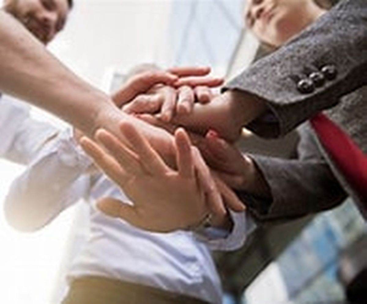 Fundația pentru Apărarea Cetățenilor Împotriva Abuzurilor Statului (FACIAS) solicită autorităților române dimineața zilei de luni ca Ministerul Afacerilor Externe (MAE) să ofere date clare și concrete despre planurile de evacuare a cetățenilor români din zonele de conflict din Orientul Mijlociu, la aproape două săptămâni după ce tensiunile au escaladat în regiune