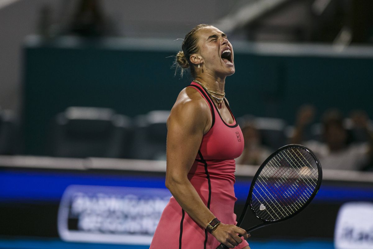 Aryna Sabalenka se califică în finala Miami Open după o victorie convingătoare în fața Elenei Rybakina Aryna Sabalenka, lidera mondială, a continuat seria meciurilor impresionante în cadrul Miami Open, învingând-o pentru a doua oară consecutiv pe Elena Rybakina și avansând în finala turneului