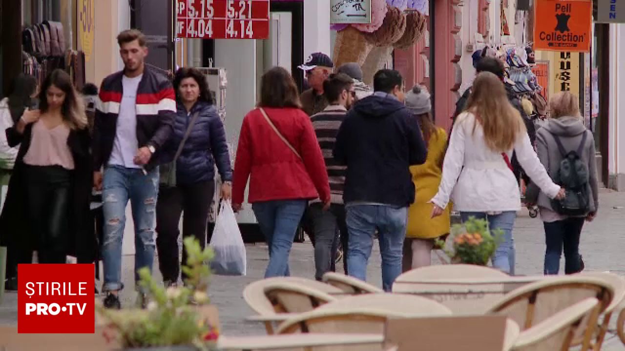 Vreme schimbătoare în următoarele zile: temperaturi peste media sezonieră și furtuni temporare la orizont Meteorologii anunță pentru perioada 13-15 martie o perioadă cu variații semnificative ale temperaturii și condiții meteo în continuă schimbare, cu zile mai calde decât de obicei, urmate de scăderi de temperatură și apariția norilor și ceții spre finalul intervalului