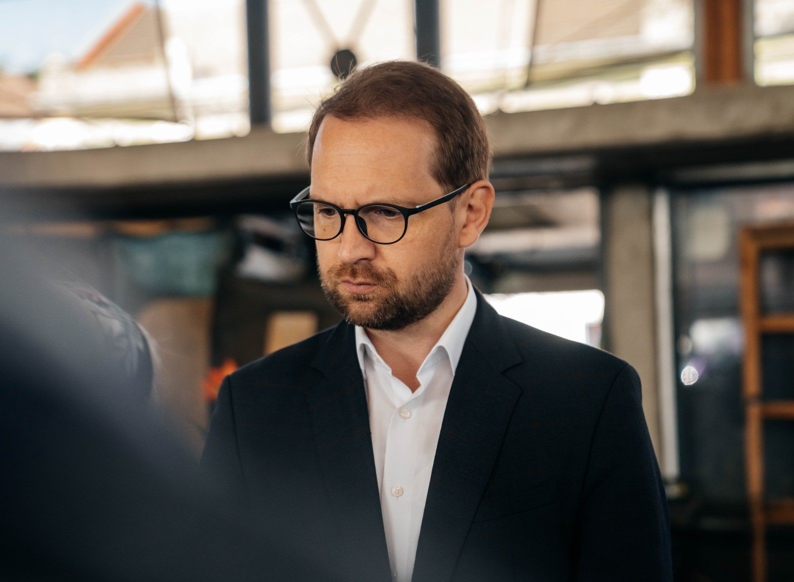 Primarul Timișoarei, Dominic Fritz, a anunțat o schimbare semnificativă în reglementarea activităților de jocuri de noroc în oraș, vizând protejarea elevilor și reducerea impactului negativ al gambling-ului asupra tinerilor