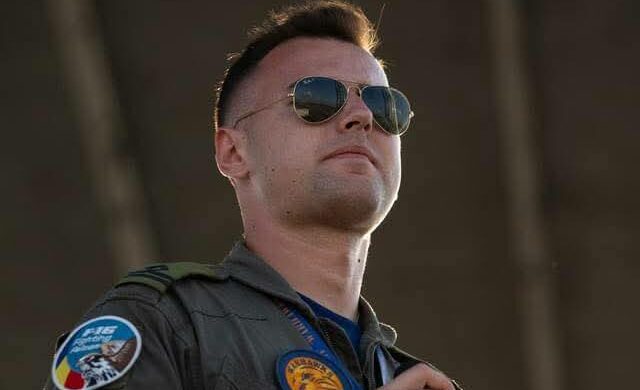 Tragedie la baza aeriană din Câmpia Turzii: un pilot român a murit în timpul unei misiuni de salvare O tragedie sfâșietoare a zguduit marți dimineață instituțiile militare din România, când căpitanul Palferenț Octavian, pilot al Bazei 71 Aeriană „General Emanoil Ionescu”, și-a pierdut viața într-un incident deosebit de neobișnuit și dureros