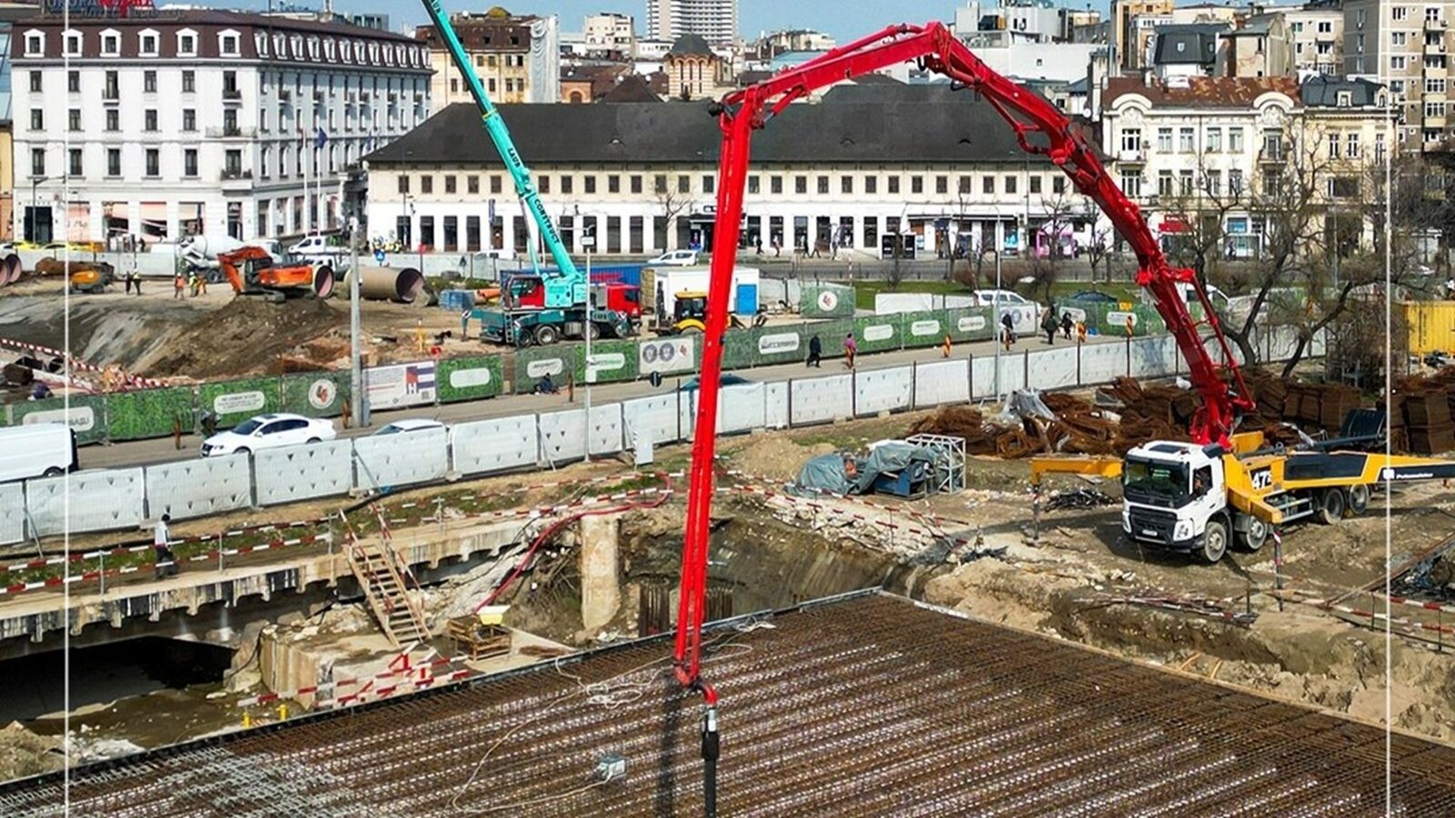 Lucrările de reabilitare a Pasajului Unirii, unul dintre cele mai importante proiecte de infrastructură din centrul Capitalei, avansează cu viteză, însă momentele revelatoare ale descoperirilor arheologice din zonă rămân încă un secret bine păzit de lege