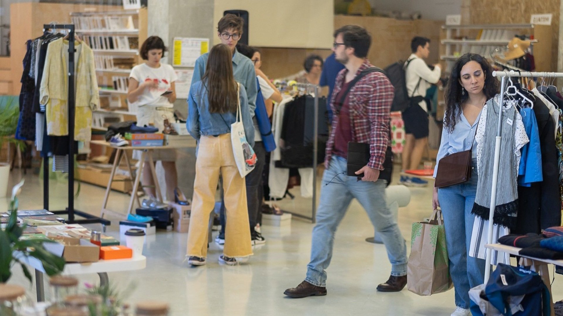 În weekend-ul 21-22 martie, bărăile din București vor fi animate de un eveniment dedicat sustenabilității și recilării: târgul DezNod, organizat la Nod Makerspace din Splaiul Unirii 160