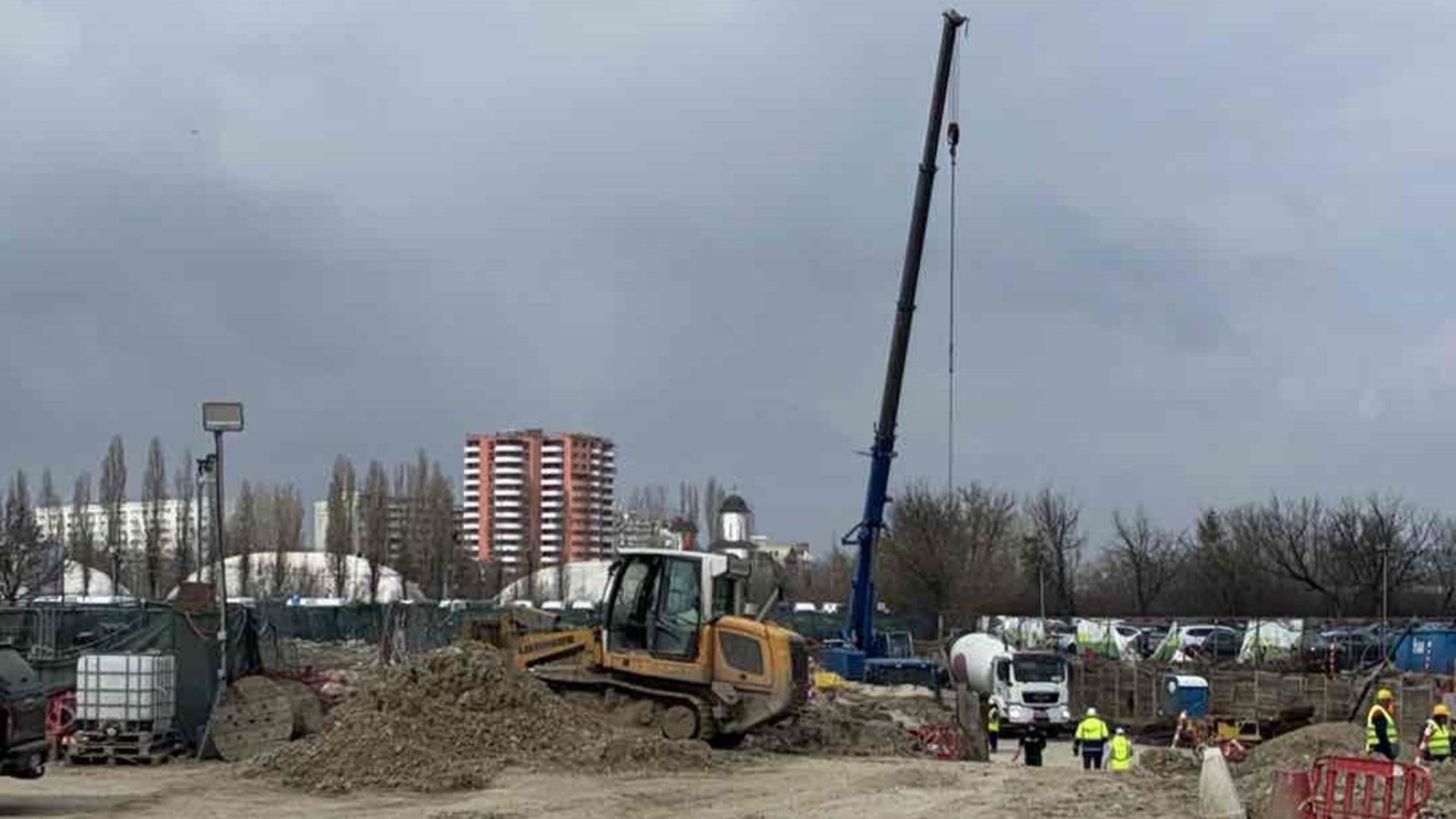 Poluarea aerului din București, în ultimele zile, a devenit o problemă tot mai acută, fiind atribuită, oficial, utilizării materialelor antiderapant – sarea și nisipul – folosite în sezonul rece