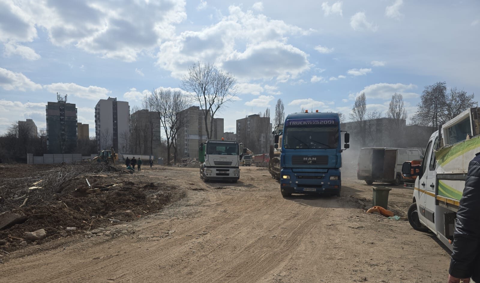 Poluarea aerului din București a devenit din nou subiect de dezbatere acută, după un val de controale ale Gardei de Mediu și aplicarea a zeci de amenzi pentru încălcări ale normelor de protecție a mediului