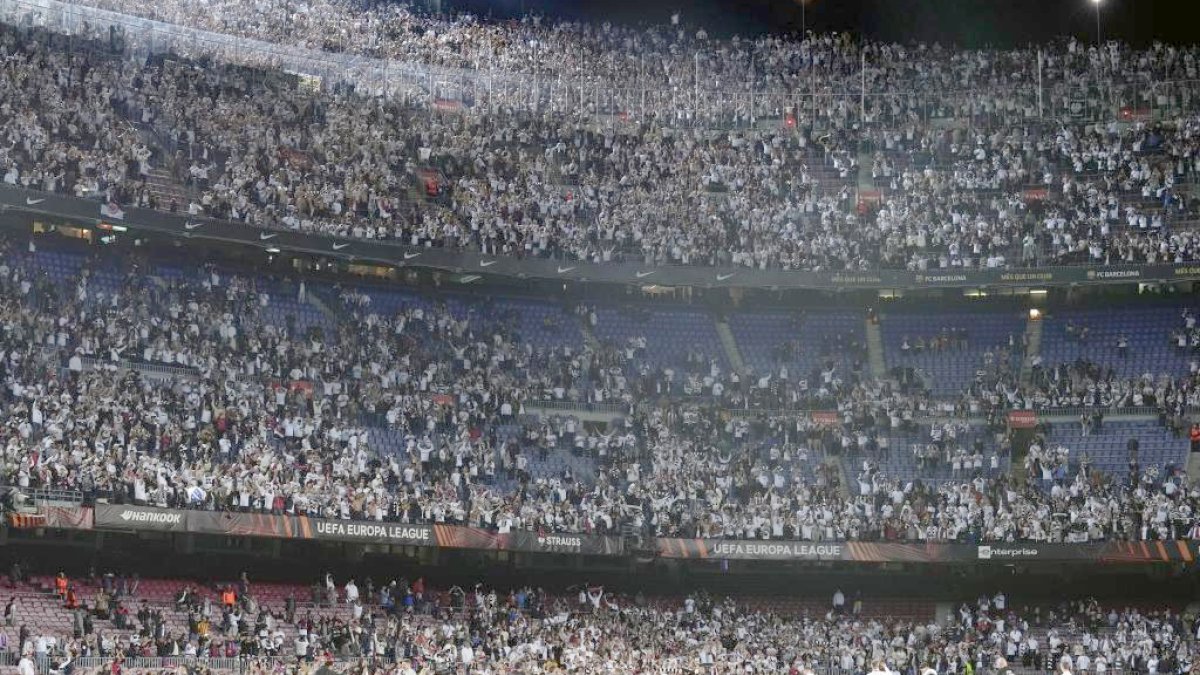 Barcelona prioritizează securitatea înainte de meciul cu Newcastle: suspendarea vânzării de bilete pentru a evita incidentele Clubul FC Barcelona a decis, vineri, să suspende temporar vânzarea biletelor pentru returul din optimile Champions League contra echipei Newcastle, programat pe 18 martie, din cauza preocupărilor legate de securitatea spectatorilor