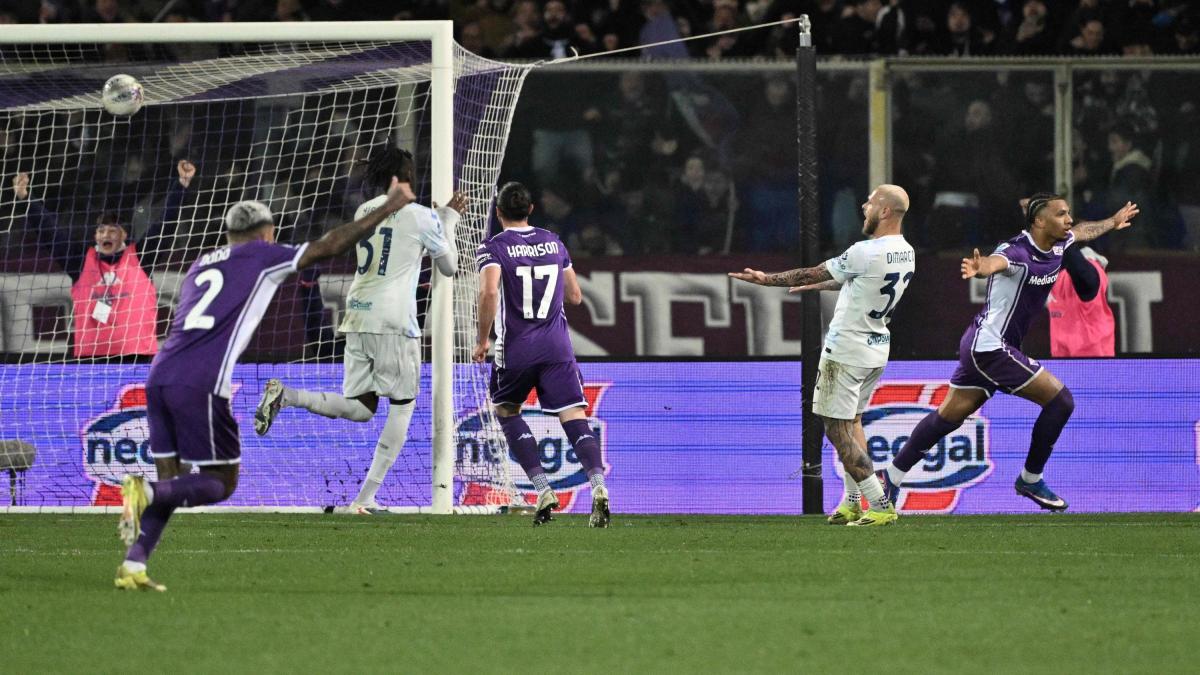 Inter-ul a început partida cu o avantajare rapidă, Esposito marcând după doar 39 de secunde, însă echipa lui Chivu, aflat în tribune din cauza suspendării, nu a reușit să păstreze advantages și a fost egalată în a doua repriză, 1-1, de către Fiorentina