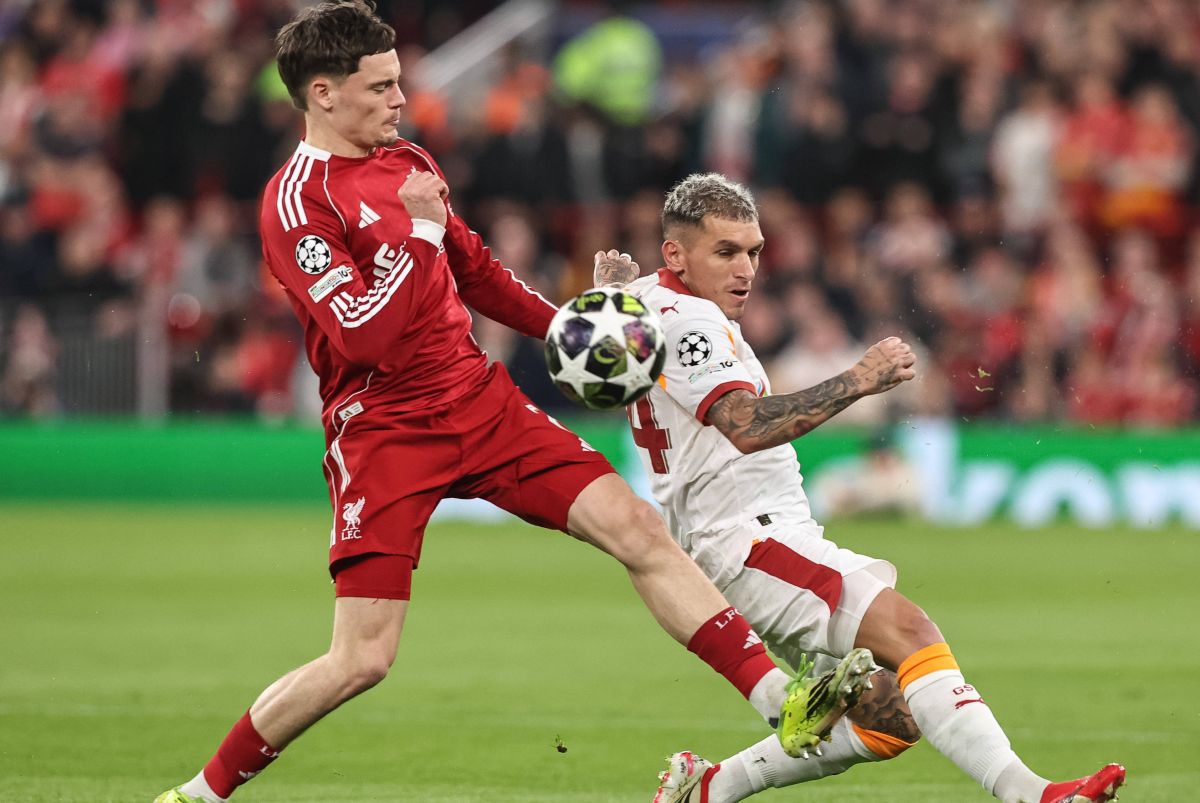 Liverpool și Galatasaray se întâlnesc miercuri seara pe Anfield pentru a decide calificarea în sferturile Ligii Campionilor, într-un duel care promite să fie plin de tensiune și emoții intense